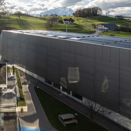 Shuttlelager-Dach als Energielieferant