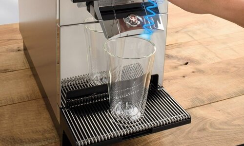 Kaffeevollautomat mit Auslauf mit Cupdetection