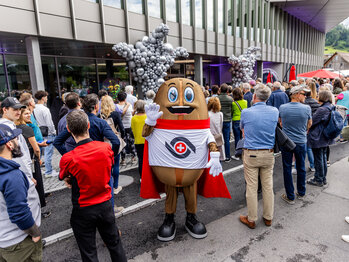 Grand Opening unique