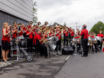 Grand Opening unique