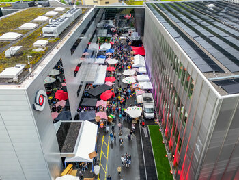 Grand Opening unique