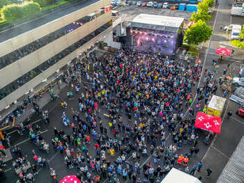 Grand Opening unique