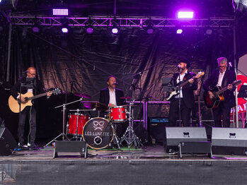 Grand Opening unique