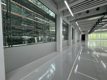 Auf die Plätze, fertig, los… unsere erste Produktion im Neubau unique wird aufgebaut!